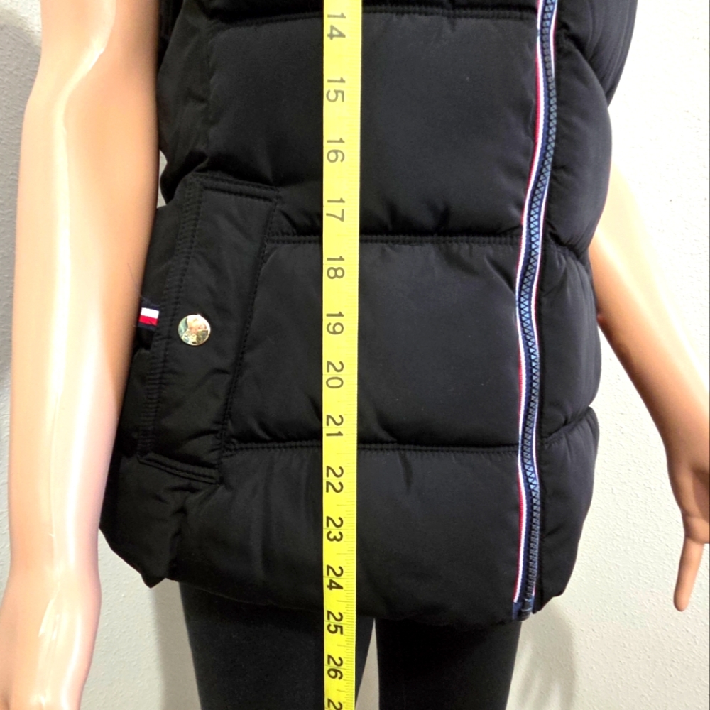 EUC Tommy Hilfiger Black Puffer Vest - Picture 8 of 9